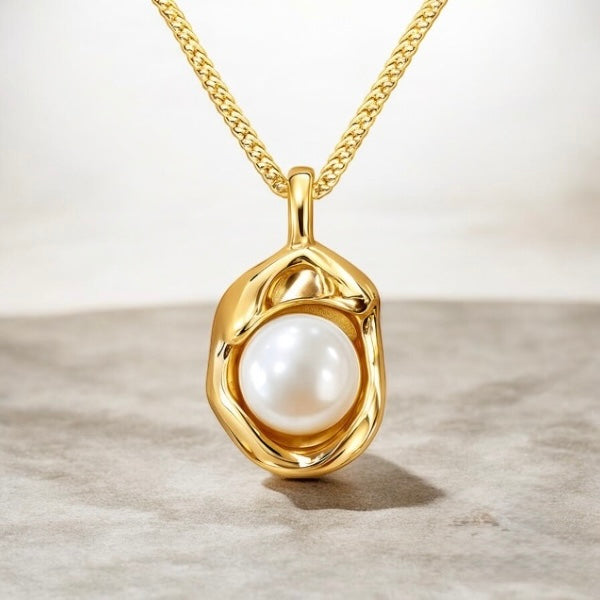 Luna Pearl Pendant