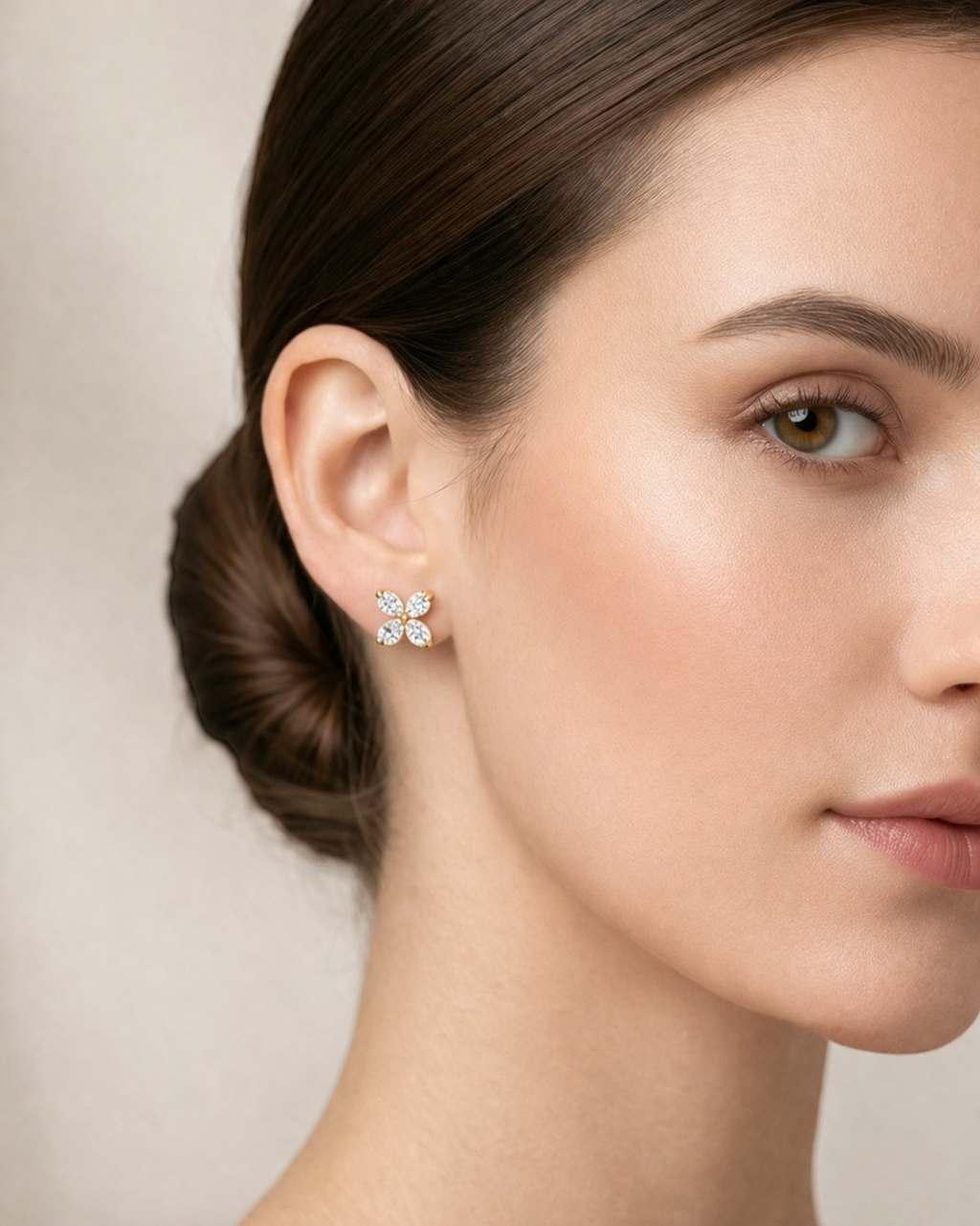 Clover Radiance Stud Earrings