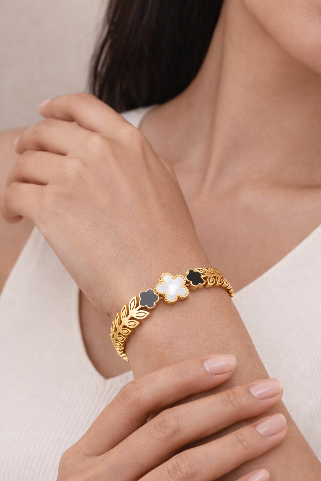 Noir Fleur Bangle