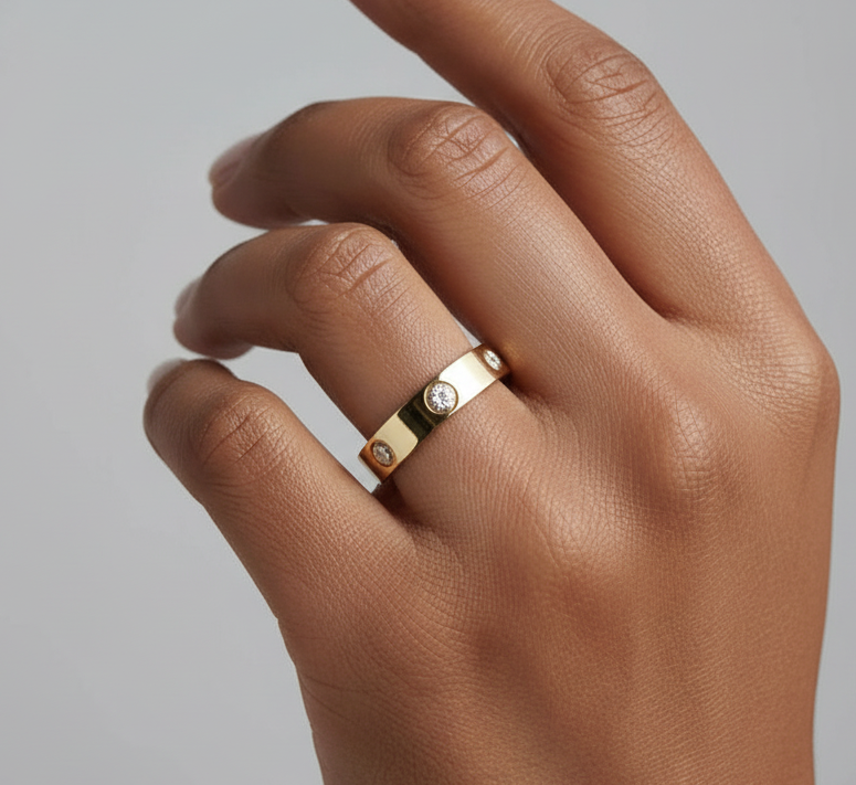 Mia Stud Ring
